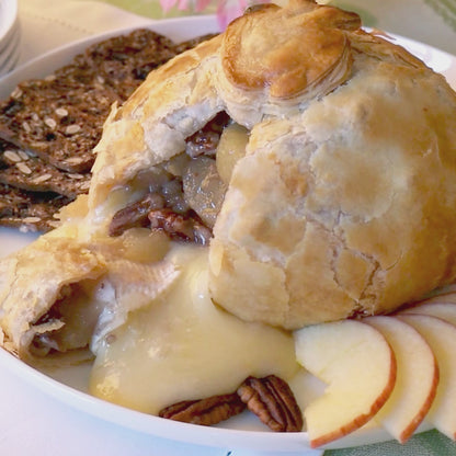 Apple Pecan Brie en Croûte